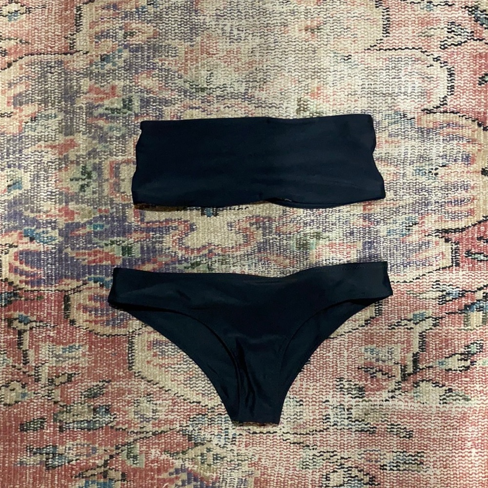 SOLD❌Blackbough bikini set ❌
